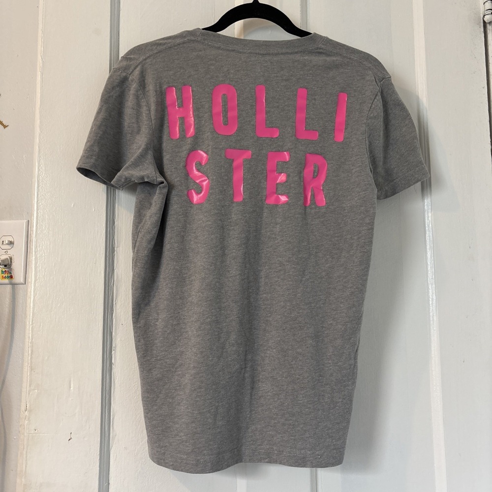 Hollister  Women's Grey T-Shirt, Y2K Style Size Small With Holster Symbol.‎ - Picture 4 of 5